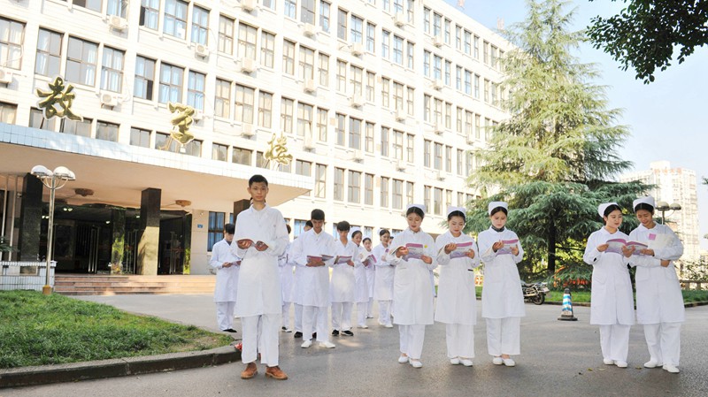 重庆知行卫生学校图片